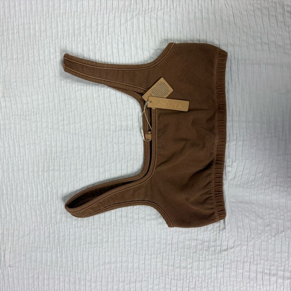SKIMS Cocoa Scoop Neck Bra - Picture 9 of 9